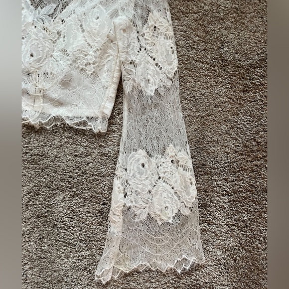 One Way Small White Floral Pattern Lace-up Top - Picture 12 of 14